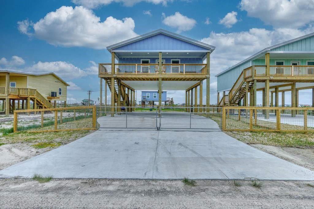 371 W Misty Oak W, Rockport, TX 78382 — exterior