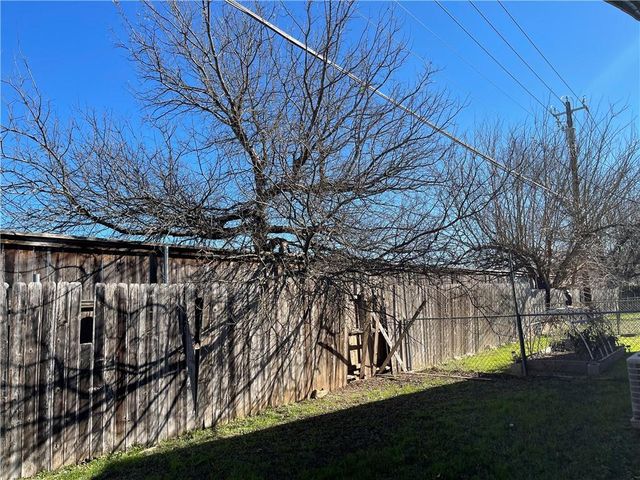 8704 Pineridge DR A, Austin, TX 78729