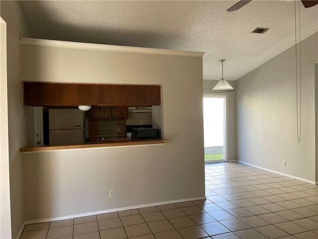 8704 Pineridge DR A, Austin, TX 78729