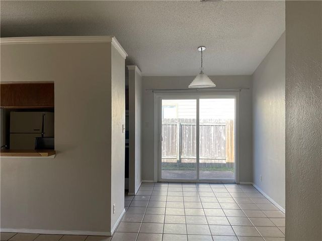 8704 Pineridge DR A, Austin, TX 78729