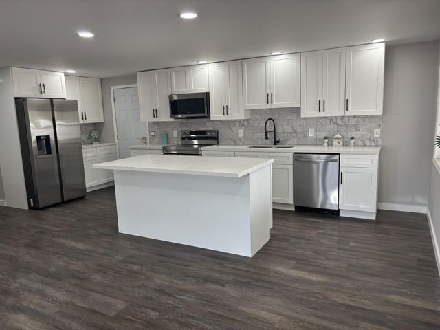 5010 NW 2nd Avenue NW, Deerfield Beach, FL 33064