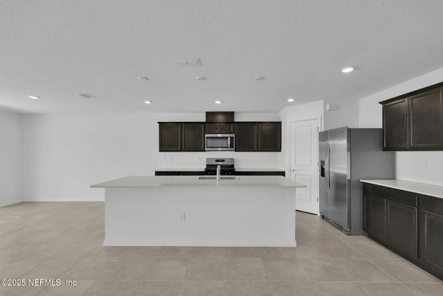 7076 SANDPERCH Street, Jacksonville, FL 32244