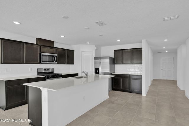 7076 SANDPERCH Street, Jacksonville, FL 32244
