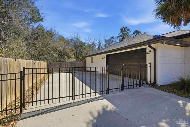 5316 Wesleyan Dr, Pace, FL 32571