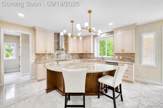 5555 Holm Street, Troy, MI 48085