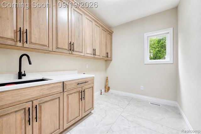 5555 Holm Street, Troy, MI 48085