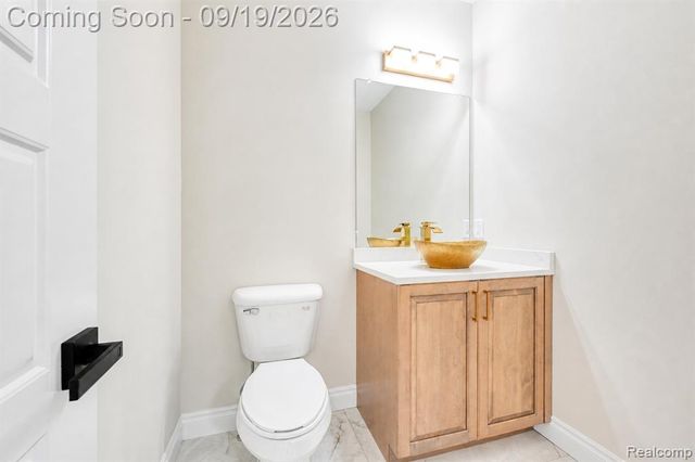 5555 Holm Street, Troy, MI 48085