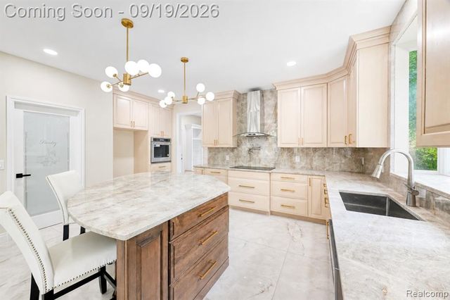 5555 Holm Street, Troy, MI 48085