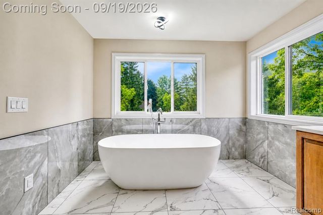 5555 Holm Street, Troy, MI 48085