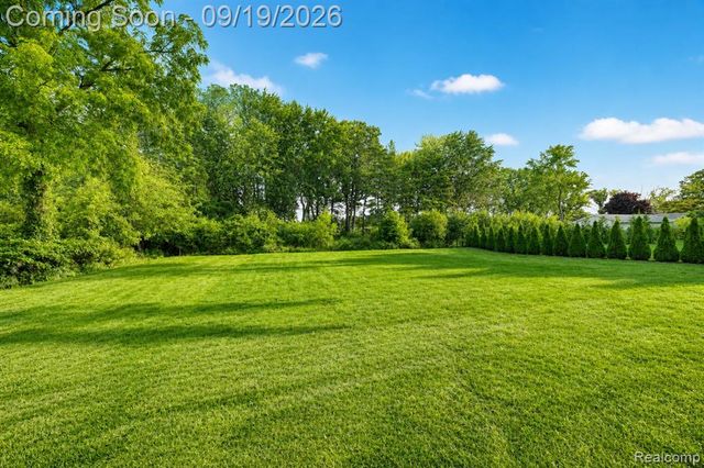5555 Holm Street, Troy, MI 48085