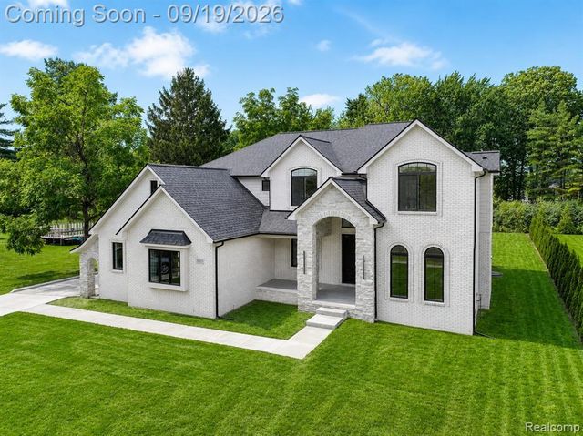 5555 Holm Street, Troy, MI 48085