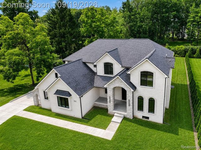 5555 Holm Street, Troy, MI 48085