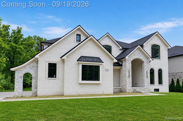 5555 Holm Street, Troy, MI 48085