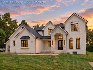 5555 Holm Street, Troy, MI 48085