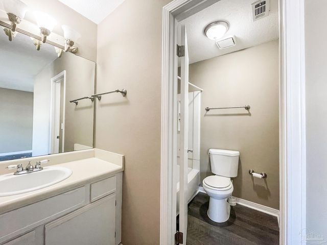 5287 Balfour Pl, Pensacola, FL 32507