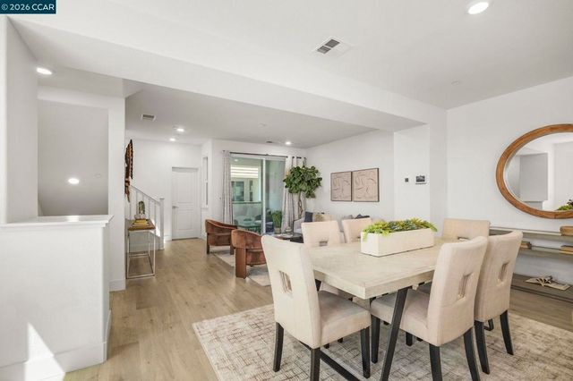 830 Heaven Ct, Hayward, CA 94544