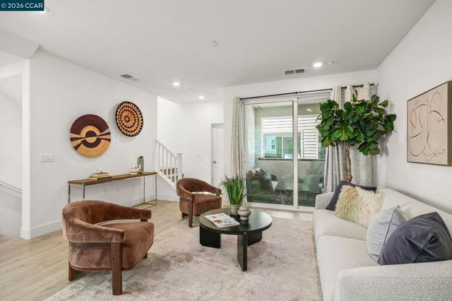 830 Heaven Ct, Hayward, CA 94544