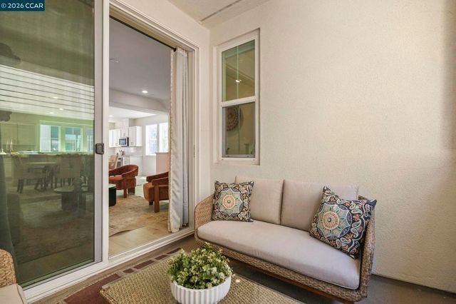 830 Heaven Ct, Hayward, CA 94544