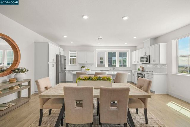 830 Heaven Ct, Hayward, CA 94544