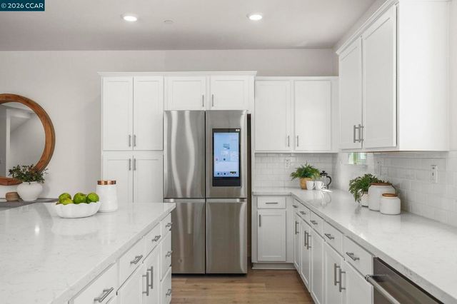 830 Heaven Ct, Hayward, CA 94544