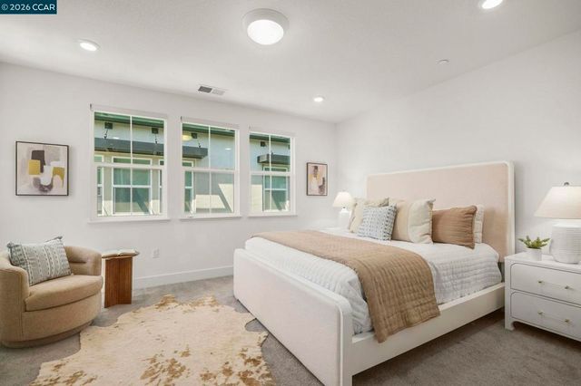 830 Heaven Ct, Hayward, CA 94544