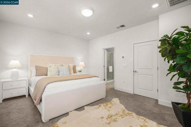 830 Heaven Ct, Hayward, CA 94544