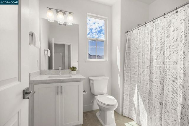 830 Heaven Ct, Hayward, CA 94544