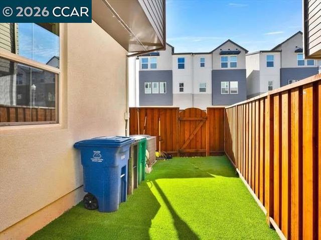 830 Heaven Ct, Hayward, CA 94544