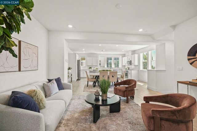 830 Heaven Ct, Hayward, CA 94544