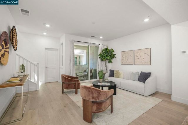 830 Heaven Ct, Hayward, CA 94544