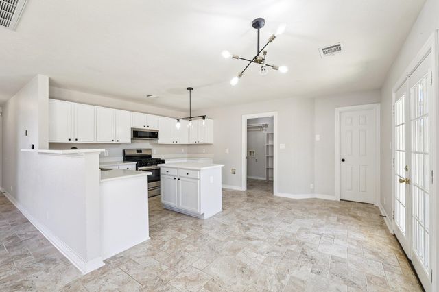 711 Riverway LN, Leander, TX 78641