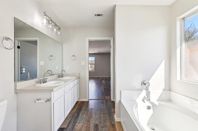 711 Riverway LN, Leander, TX 78641