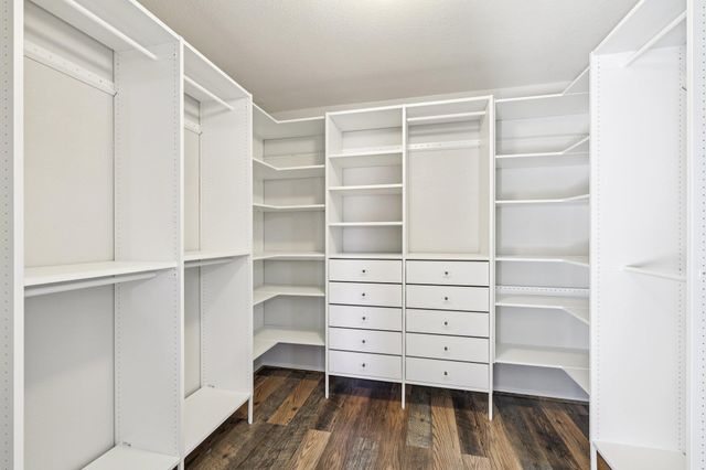 711 Riverway LN, Leander, TX 78641