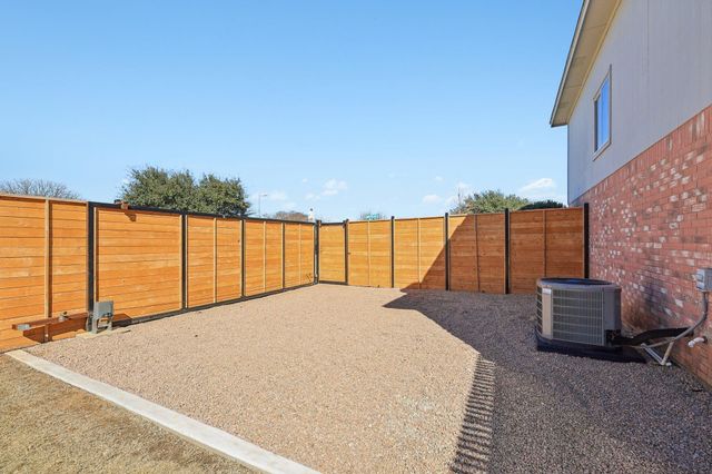 711 Riverway LN, Leander, TX 78641