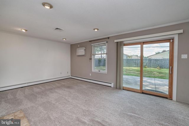 45 CRIMSON KING LN, Levittown, PA 19055
