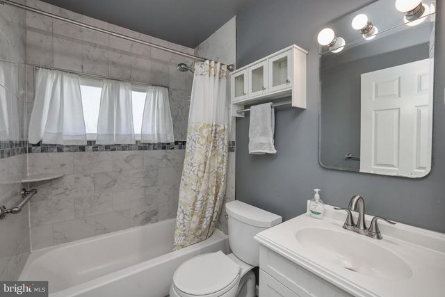 45 CRIMSON KING LN, Levittown, PA 19055