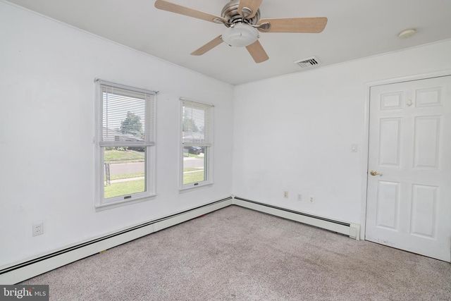 45 CRIMSON KING LN, Levittown, PA 19055
