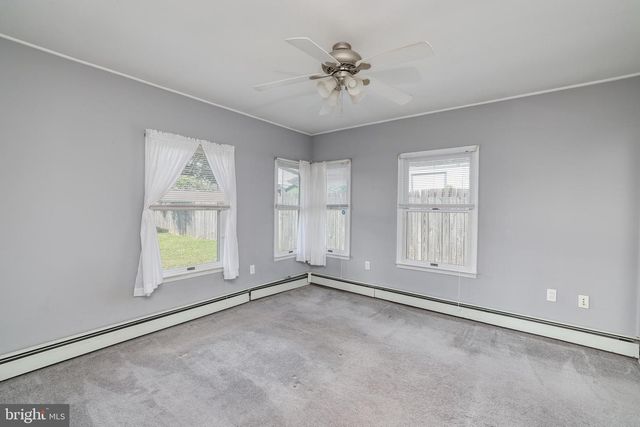 45 CRIMSON KING LN, Levittown, PA 19055