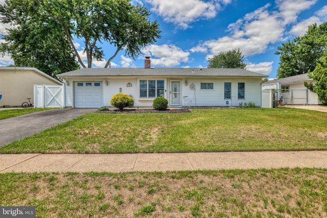 45 CRIMSON KING LN, Levittown, PA 19055
