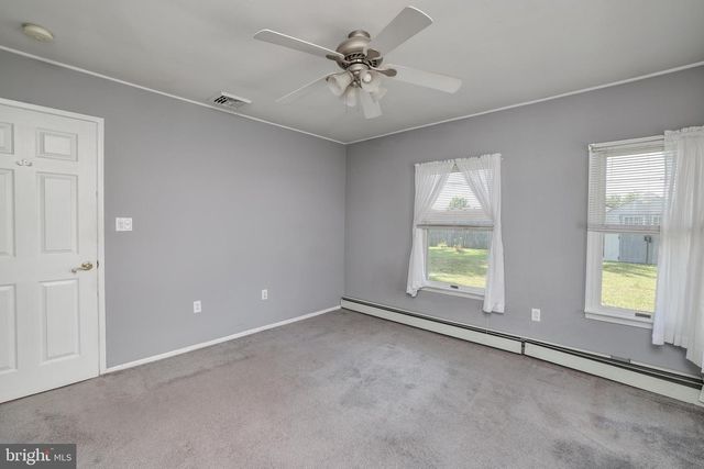 45 CRIMSON KING LN, Levittown, PA 19055