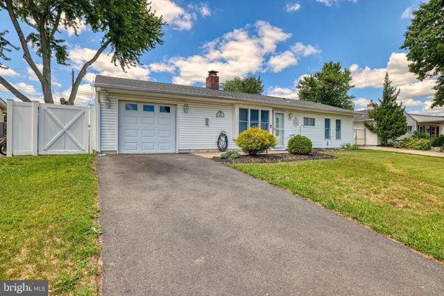45 CRIMSON KING LN, Levittown, PA 19055