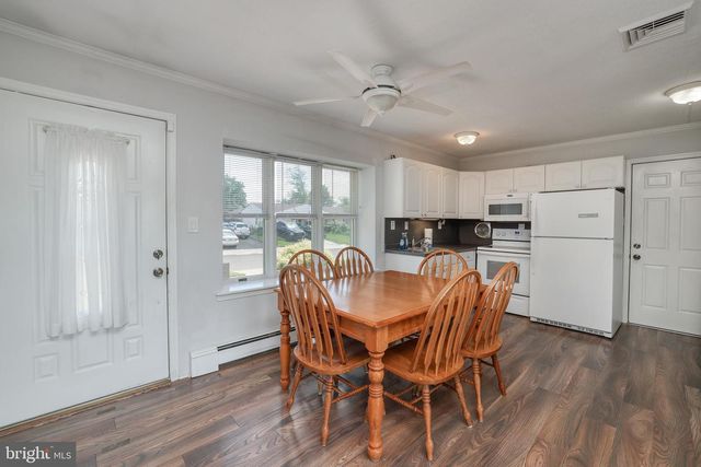 45 CRIMSON KING LN, Levittown, PA 19055