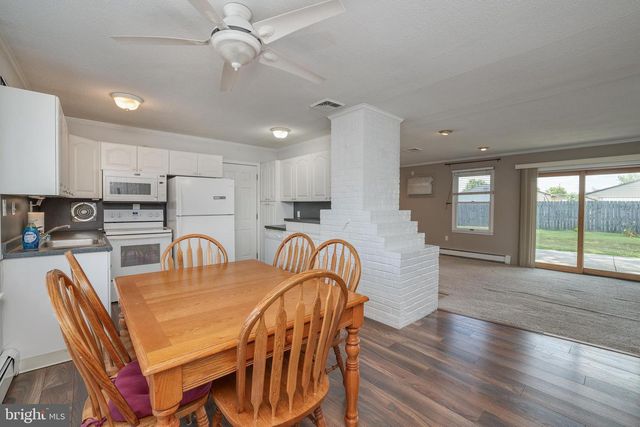45 CRIMSON KING LN, Levittown, PA 19055
