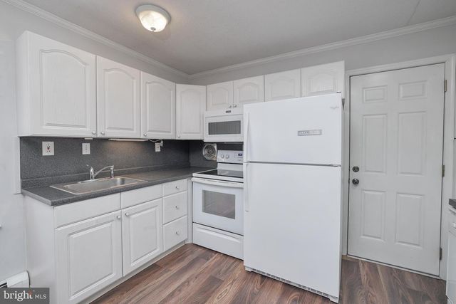 45 CRIMSON KING LN, Levittown, PA 19055