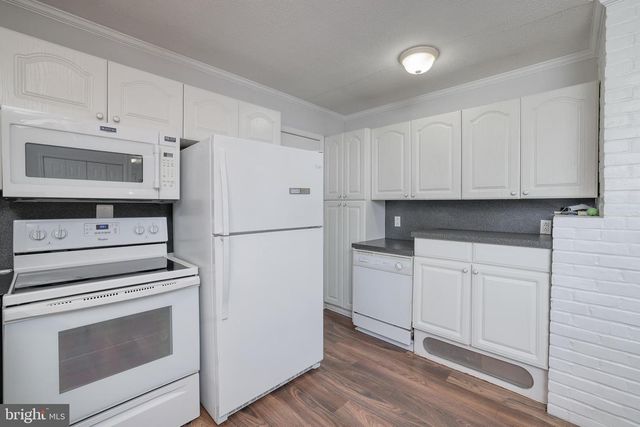 45 CRIMSON KING LN, Levittown, PA 19055