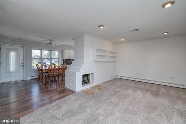 45 CRIMSON KING LN, Levittown, PA 19055