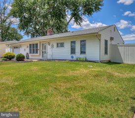 45 CRIMSON KING LN, Levittown, PA 19055
