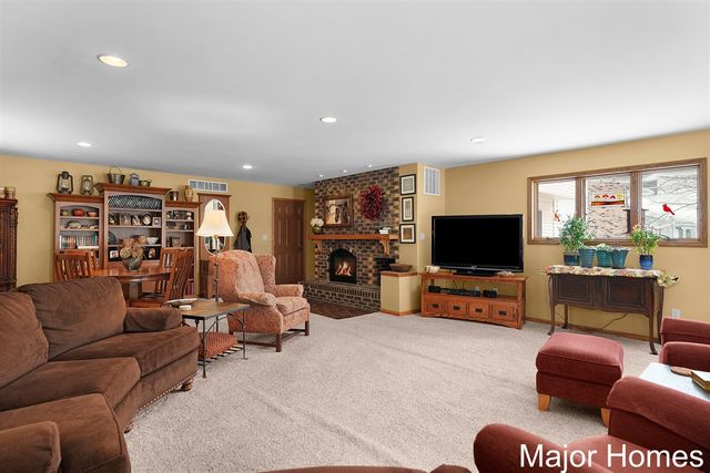 3146 Pinedale Drive, Grandville, MI 49418