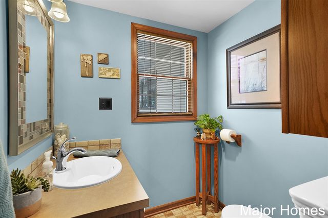 3146 Pinedale Drive, Grandville, MI 49418