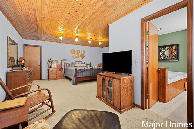 3146 Pinedale Drive, Grandville, MI 49418